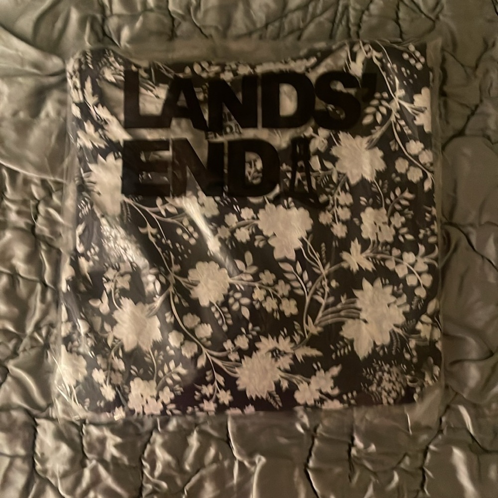 Lands End Supima Cotton Relaxed LS Floral Pattern Crew Neck Tee Small NWT - Picture 10 of 10